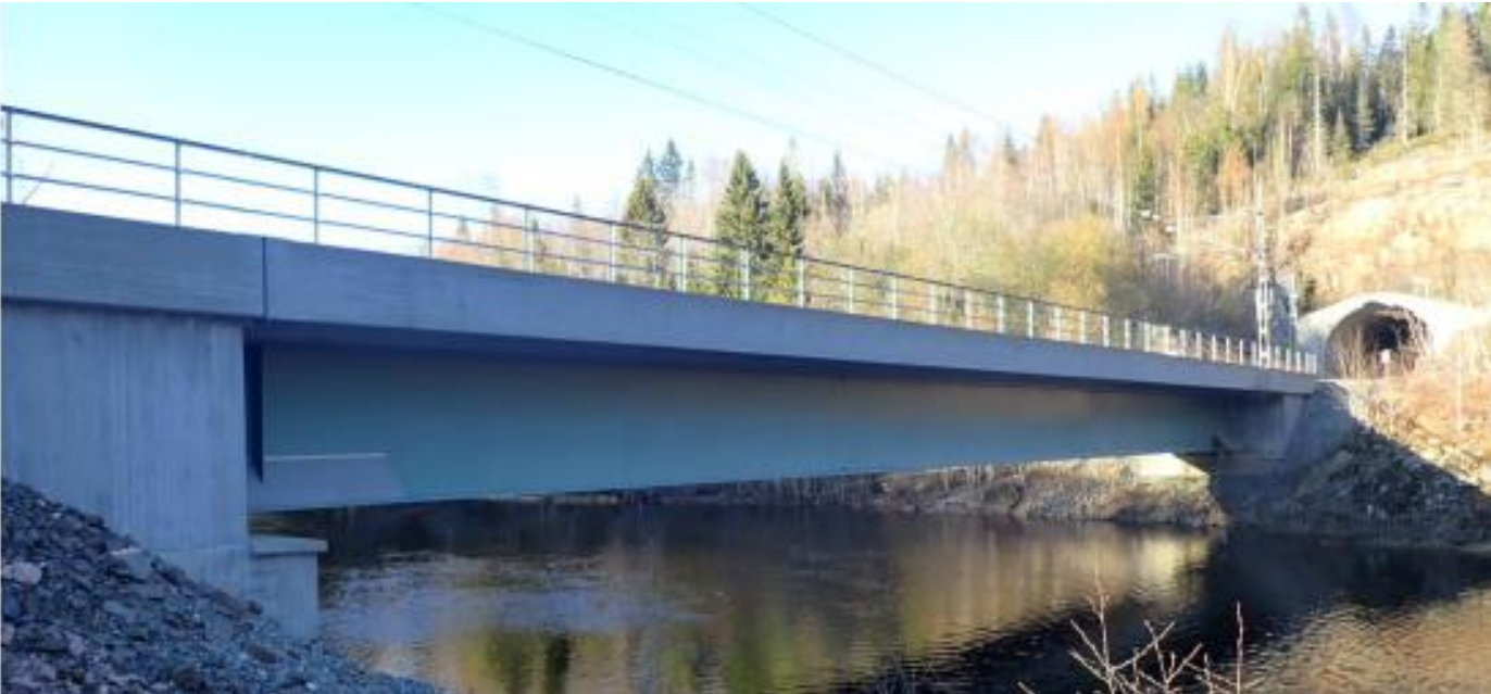 The railway bridge across Brynge river